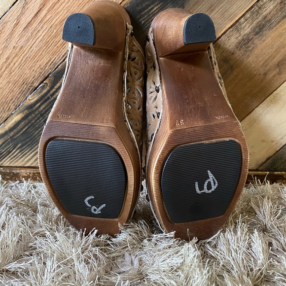 Ann Tuil Stella Perforated Leather Wood Heel Slip On Mules Size 7 - Picture 7 of 9